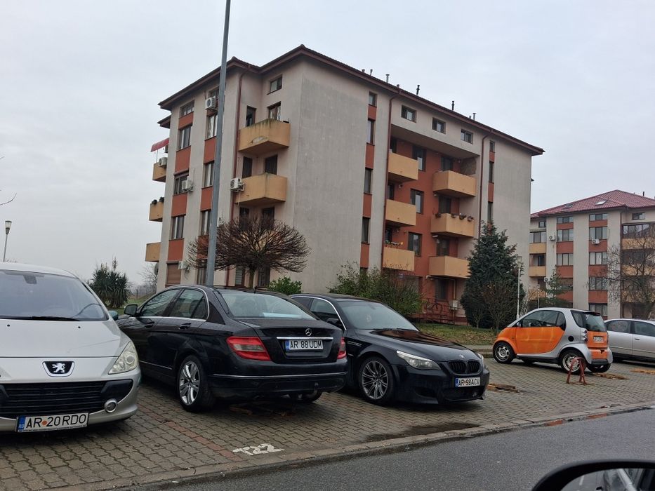 Vănd sau închiriez 2 camere