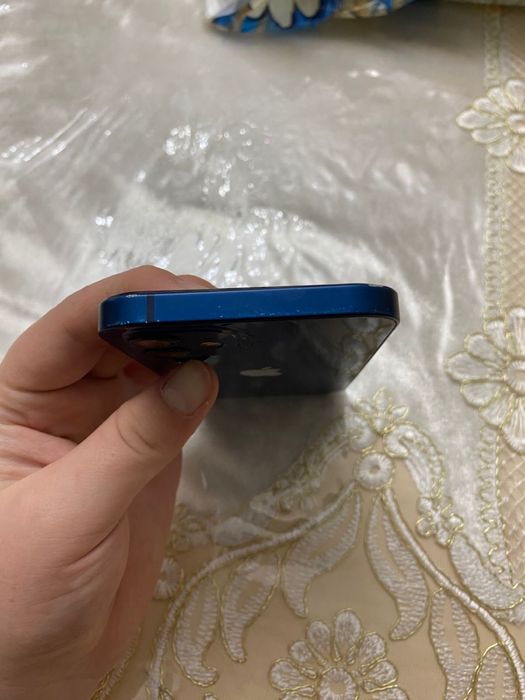 Iphone 12.