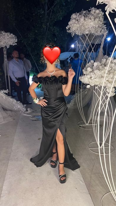 Rochita neagra de vanzare impecabila xs-s purtata 3/4 ore
