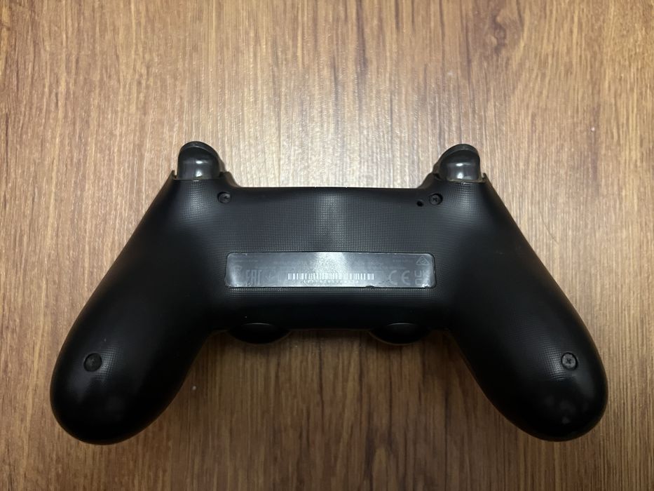 Продам джойстик dualshock 4