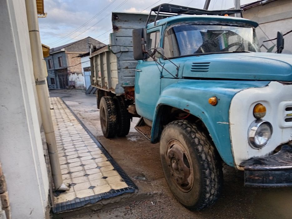 ЗИЛ4502 самавал сотилади.