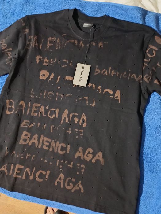 Tricou balenciaga, nou-nout cu eticheta