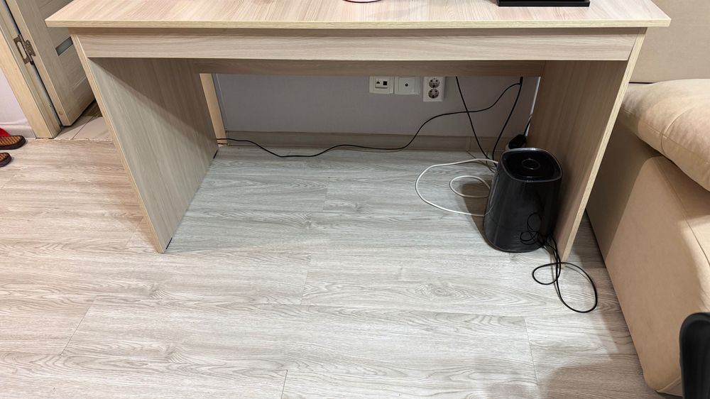 Письменный стол для работы