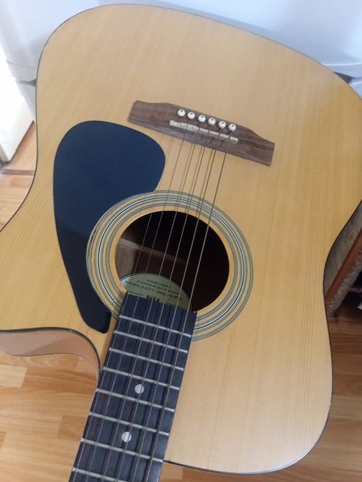 Продам гитару YAMAHA