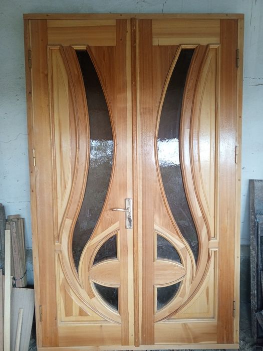 Taxta eshiklar sotiladi