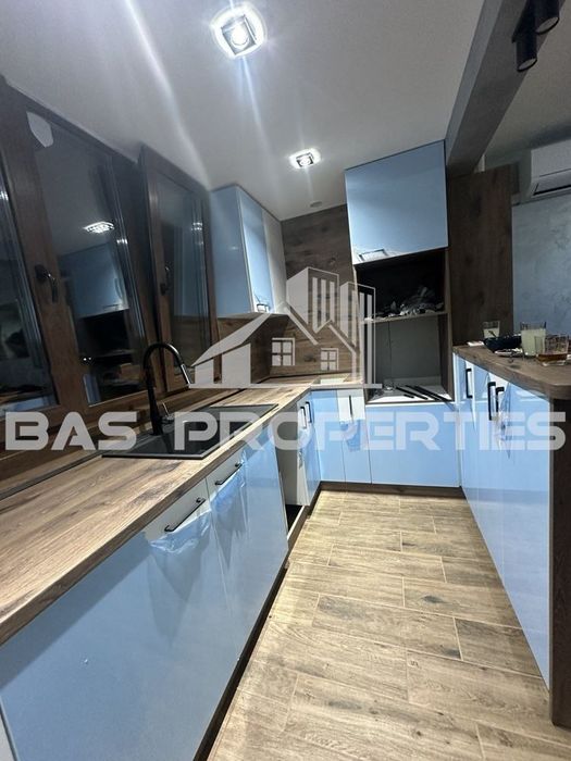 Продава се Тристаен апартамент в София, Света Троица - 68 кв.м за 2160 €/кв.м - Снимка #2