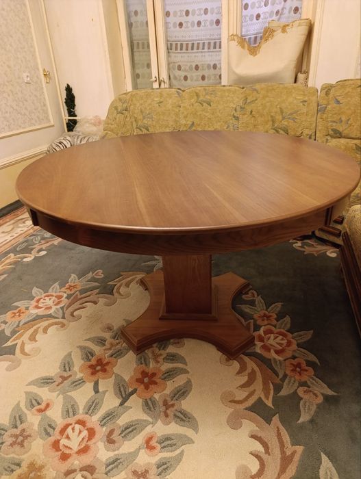 Mehmon hona uchun stol