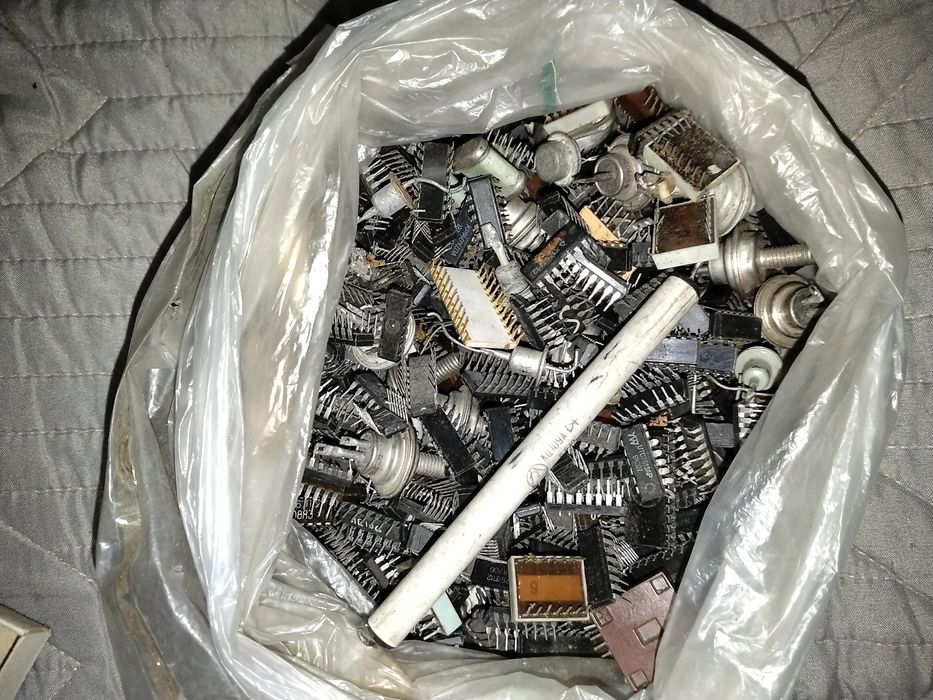 Продам микро схемы советские