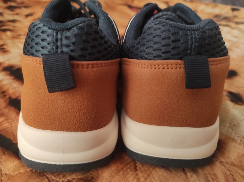 Новые кроссовки 38р