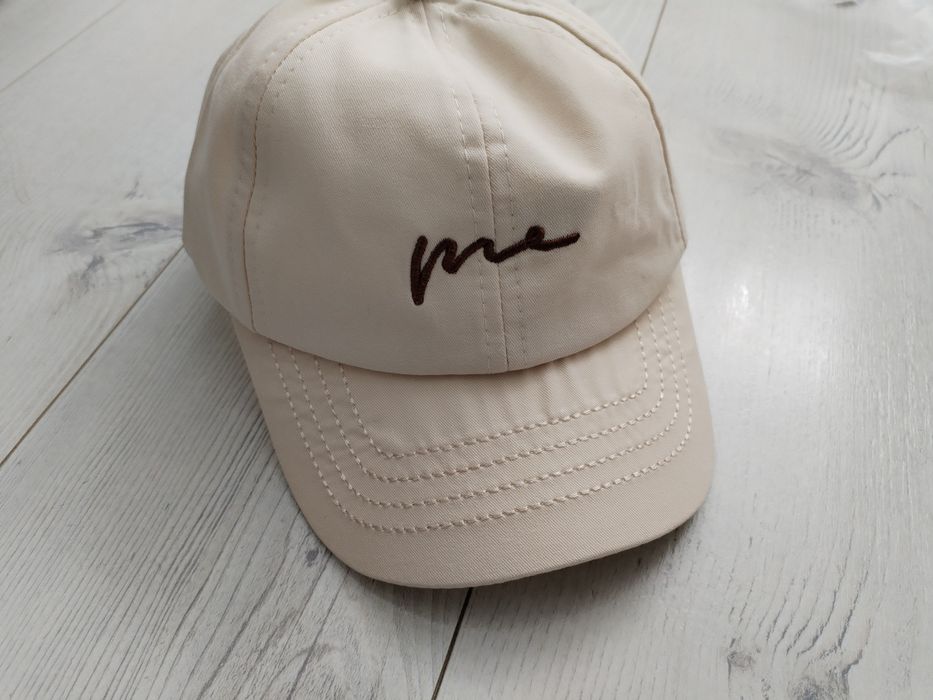 Шапка с козирка за бебе