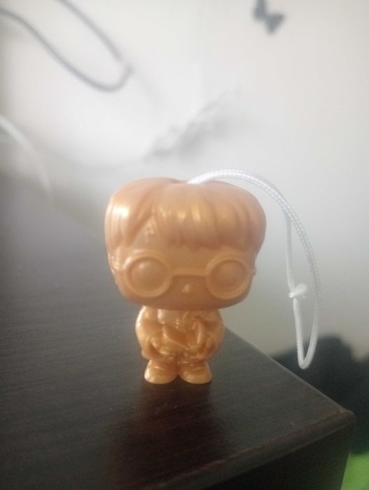 Vand figurina gasita in ou Kinder. Rara