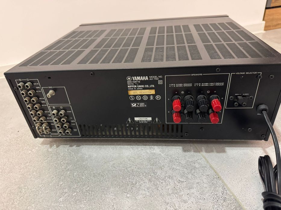 vand amplificator/statie YAMAHA AX-700 600W (sistem audio,muzica,casa)