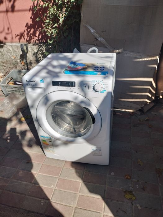 Vând 2 mașini de spălat.