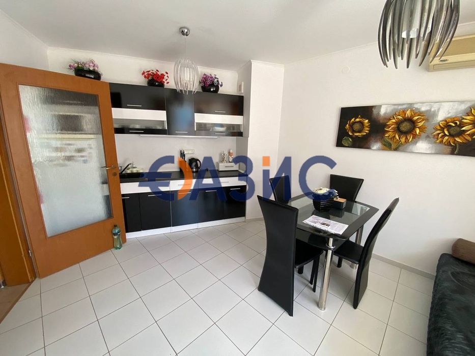 Тристаен апартамент с 2 спални с изглед към морето, в комплекс