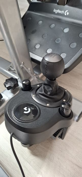 Volan Logitech G29 + pedale + schimbator nou