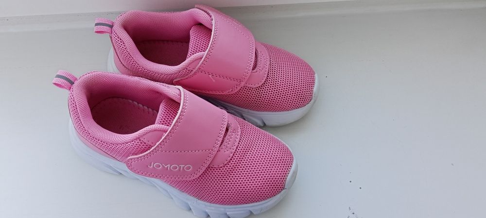 Продам кроссовки