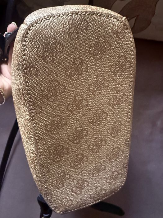 Guess оригинална раничка