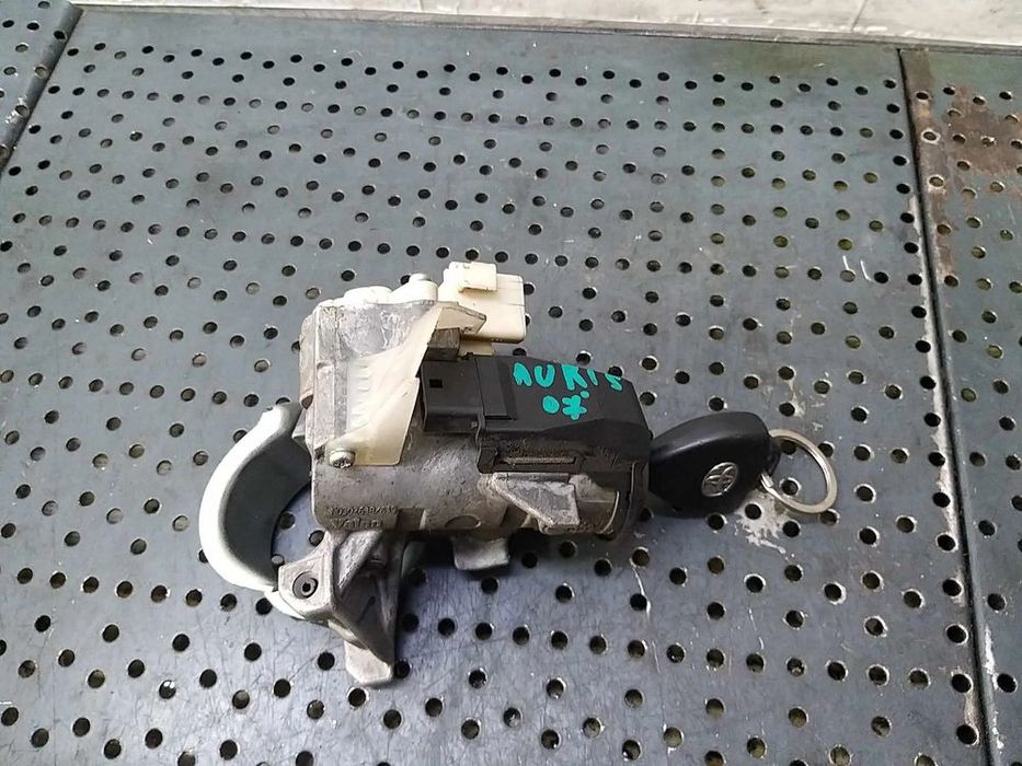 Contact auto cu cheie toyota auris e15 n0502638 450200204