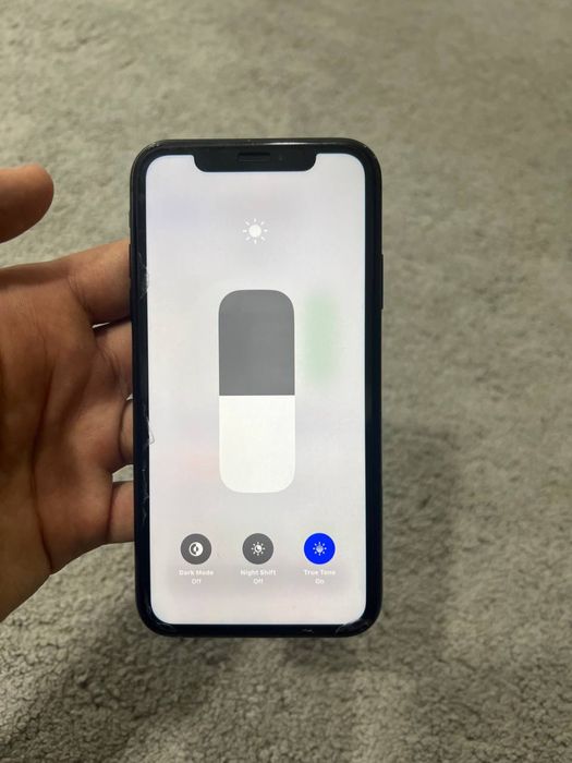 Iphone XR  xolati ideal narxi 2mln2ming