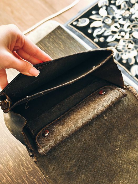 Пилотка, планшет,ремень.