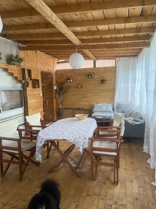 Продавам каравана Холидей на къмпинг Арапя