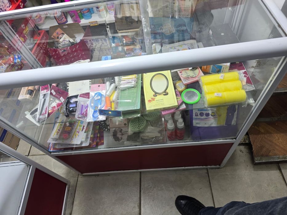 Продается стеклянная витрина