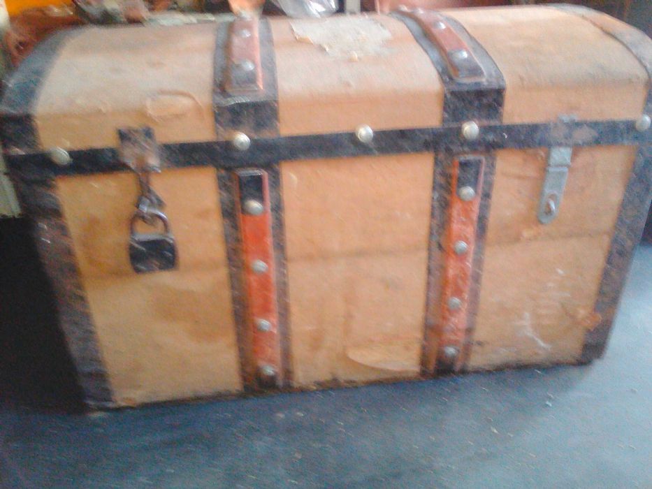 Сандък с  неупотребявани черги