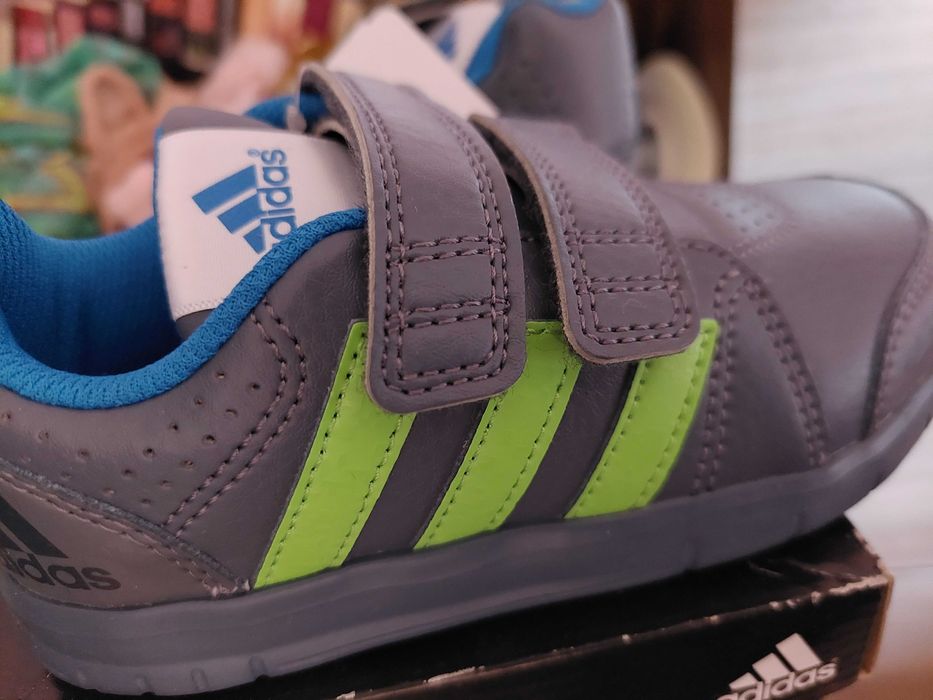 Маратонки адидас, ном.27, 40 лв.