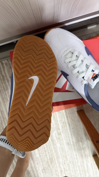 Nike кроссовки продам