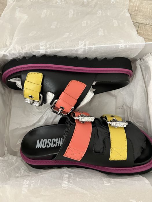 Мужская летняя обувь от Moschino