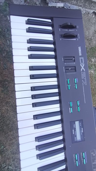 Vând Yamaha DX 27