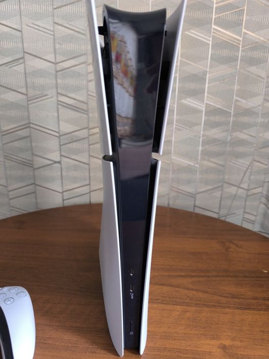 Продам Playstation 5 slim digital edition