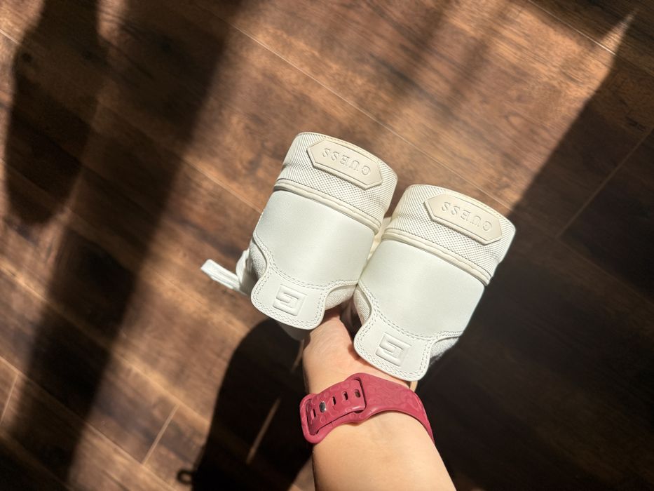 Бели дамски кецове Guess 39номер