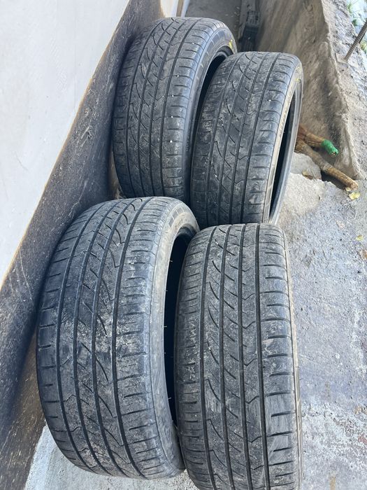 Комплект летних шин! 235/45/18.