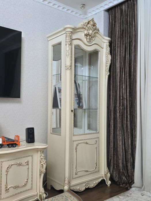 Продам серванты и камод