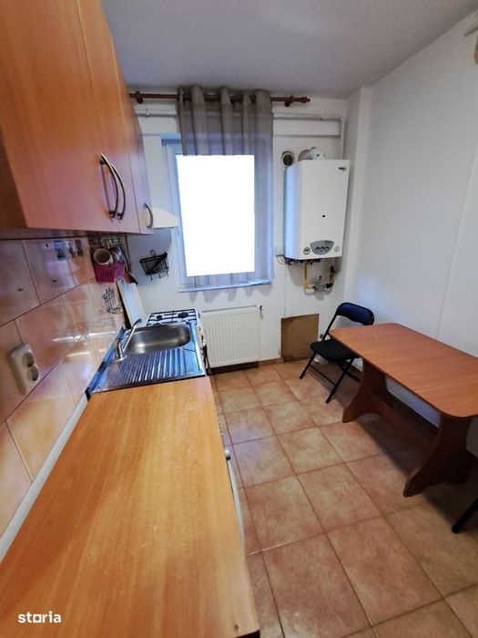 Garsoniera confort sporit, Ipotesti