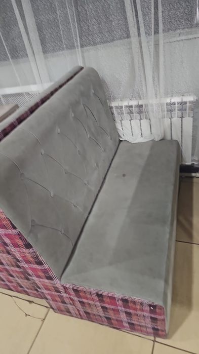 б/у диван на кафе