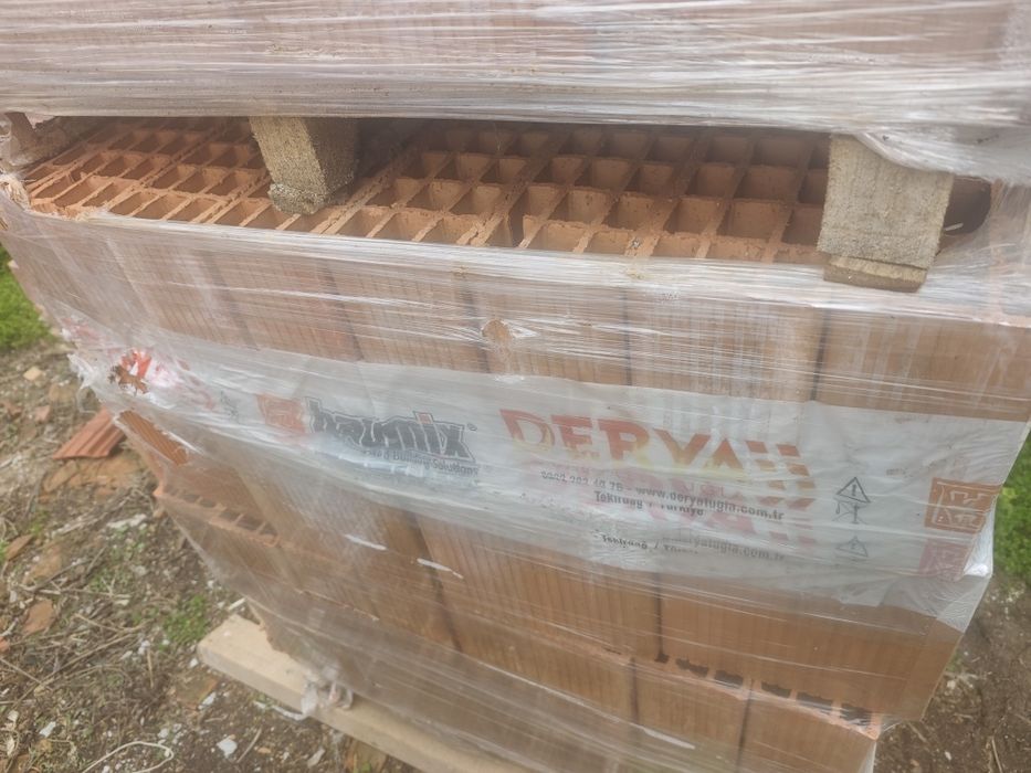 Продавам тухли 38/25/25 и 12/25/25