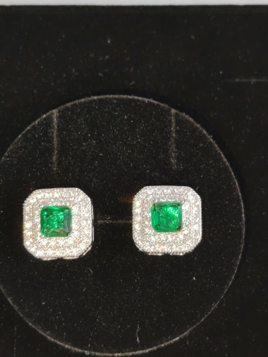 Cercei cu șurub, colier cu pandantiv+ cercei rotunzi