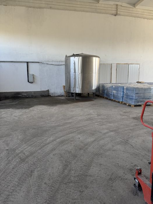 Протается емкость