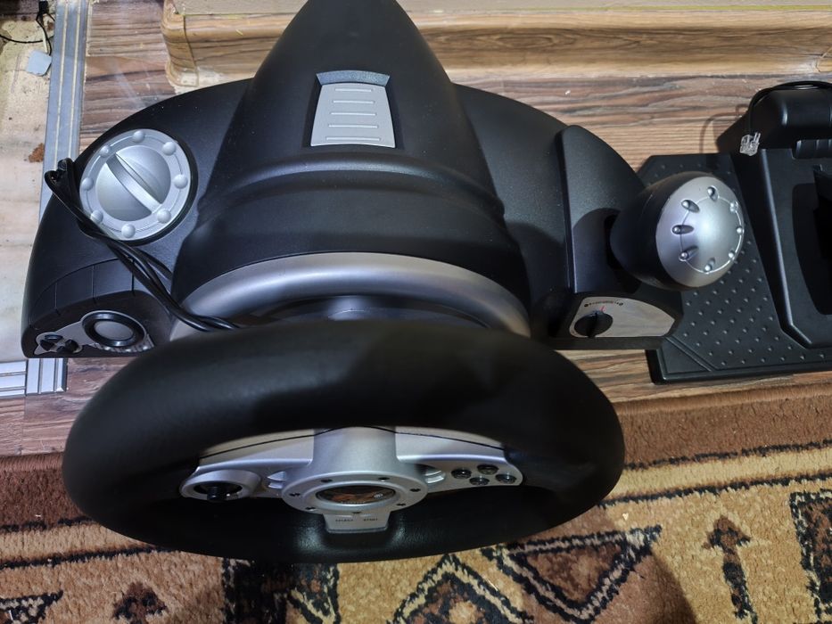 Vând volan de gaming racing