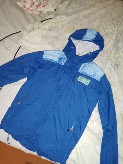 Продам олимпийку и кофту.