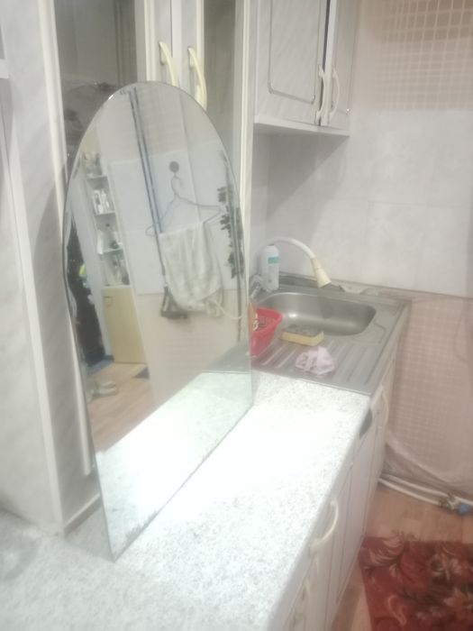 Продам зеркало настенное.