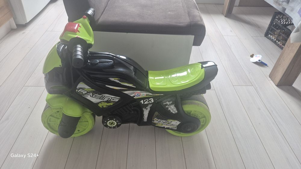 Продавам детско моторче