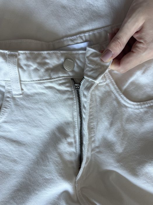 Продам джинсы белые