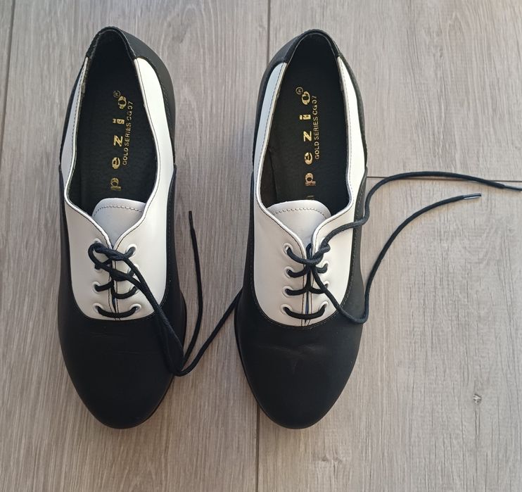 Продавам мъжки обувки за танци
Размер:39-40
Нови,без кутиямарката е GA