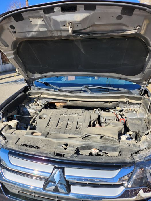 Vand mitsubishi outlander 2.2 diesel 4x4 ,7 locuri.