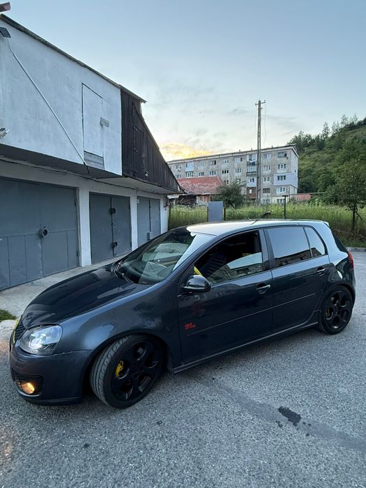 Volkswagen Golf 5 GTI 300cp