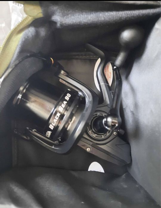 Vand 4 mulinete Baracuda Black Sea 90 + geanta speciala