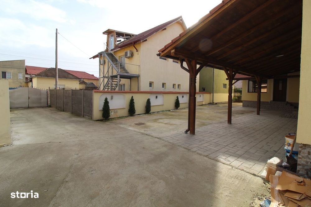 Închiriez casă în Hunedoara, zona Facultatea de Inginerie, teren 750mp